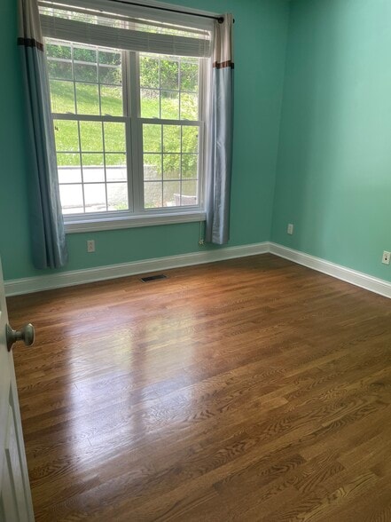 Building Photo - 110 Yorktowne Pl