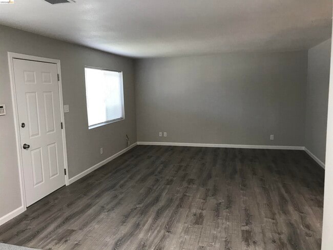 Building Photo - 1210 Sycamore Dr