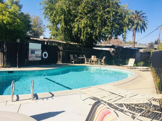 Building Photo - 2806 Santa Paula Ct