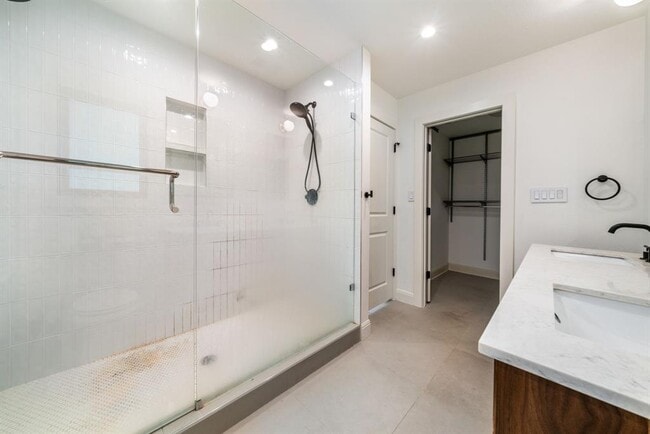 Building Photo - 3514 Hillbrook Dr