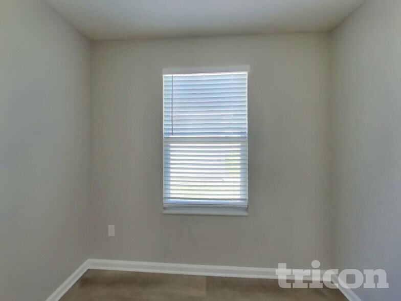 Building Photo - 77013 Birdseye Ct