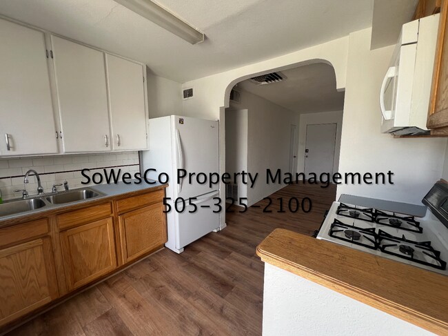 Building Photo - Three Bedroom Home in Central Farmington