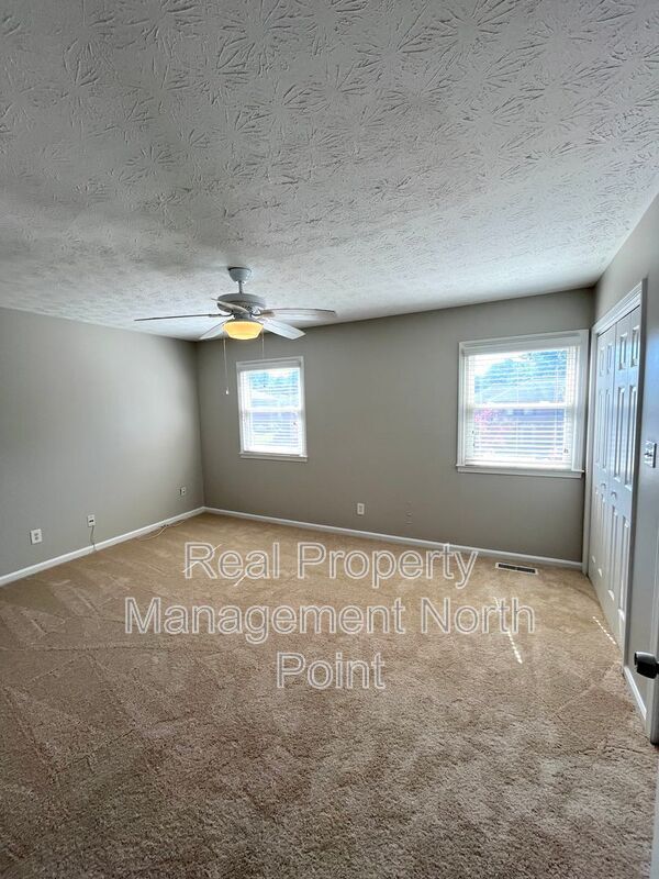 Building Photo - 585 Wedgewood Dr