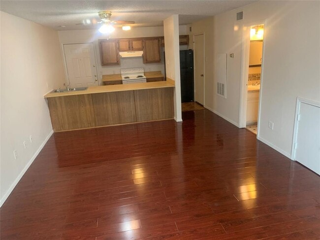 Building Photo - 115 Austin Stone Dr