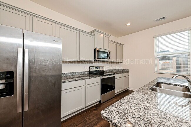 Building Photo - 2008 Redfern Rd