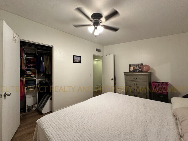 Building Photo - 4650 E Calle Aurora