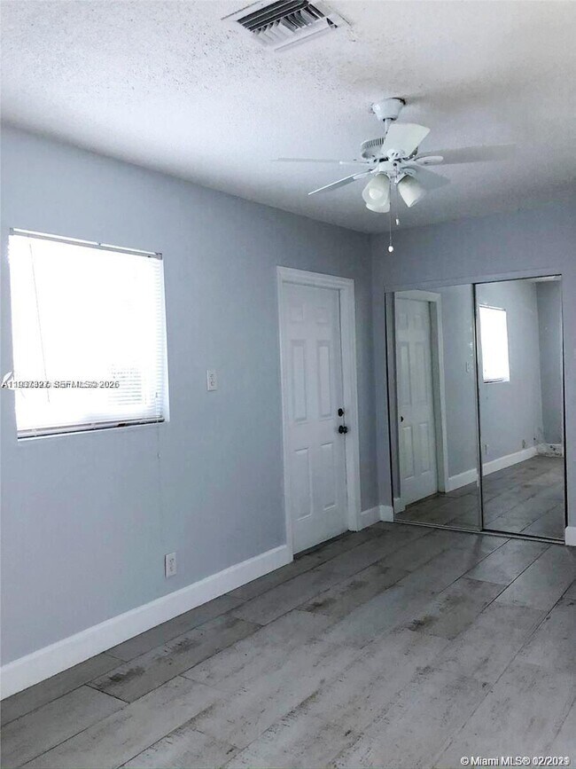 Building Photo - 1235 NE 3rd Ave