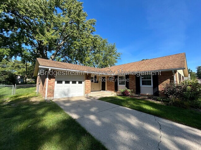 Building Photo - 4225 Fernbrook St