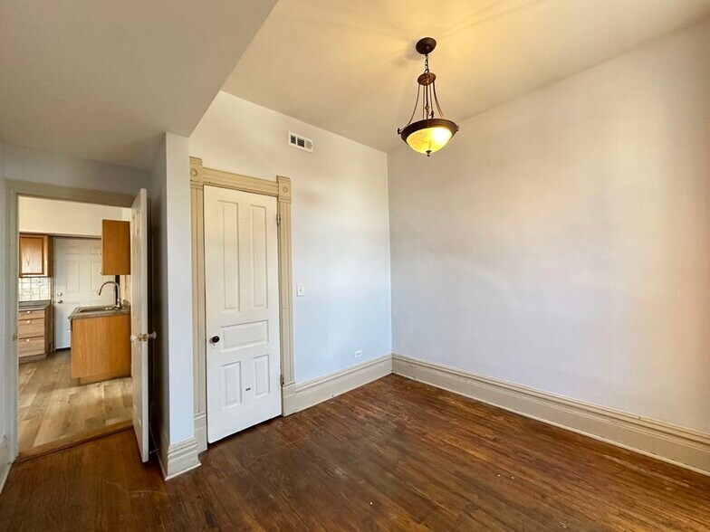 Building Photo - 2347 W 24th Pl