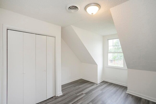 Building Photo - 1517 Meadow Bend Dr