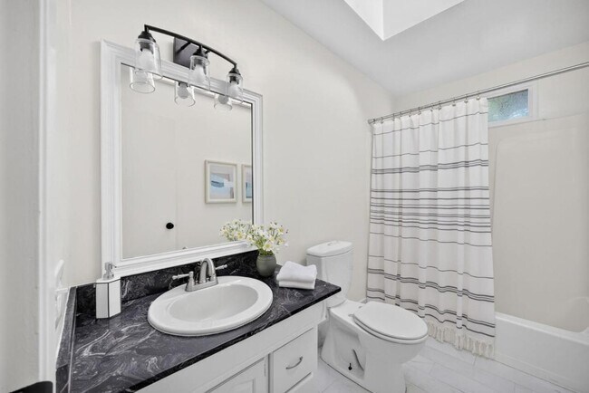 Building Photo - 333 Madrone St
