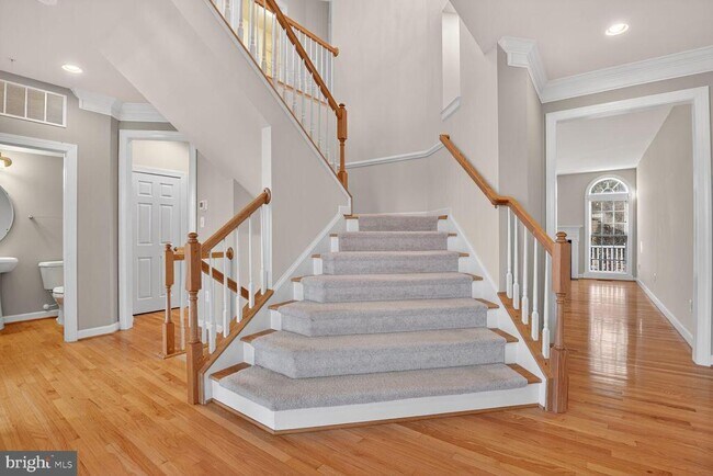 Building Photo - 6 Sharpstead Ln