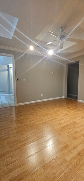Building Photo - 429 Ellsworth Ave