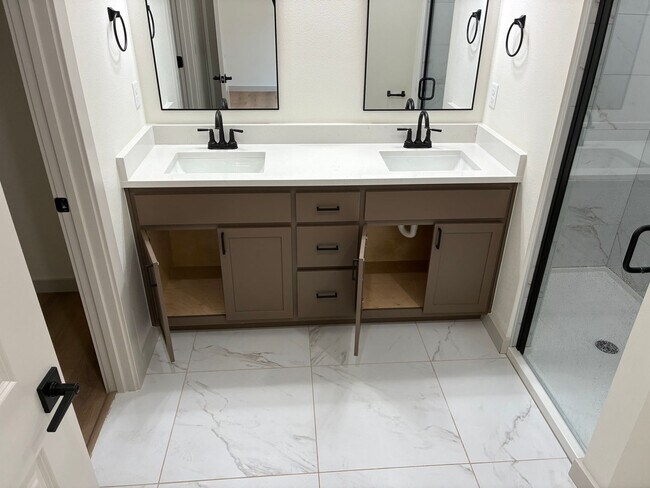 Building Photo - Brand New 2 Bed Home - Springfield MO