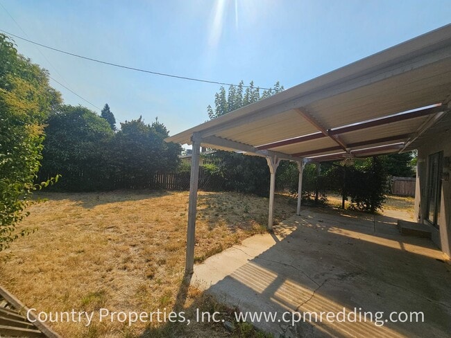 Building Photo - 3-Bedroom House on Corner Lot Available Now!