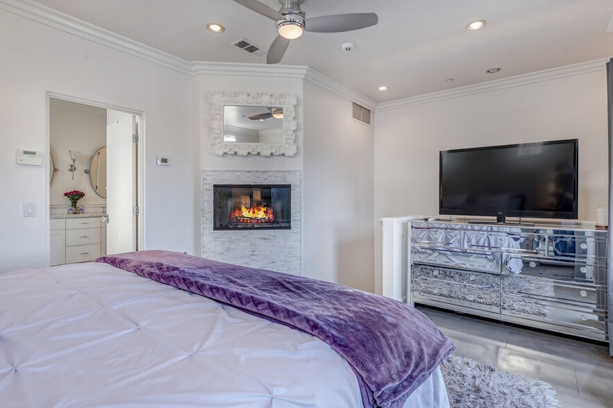 Building Photo - 145 W Hawthorn St