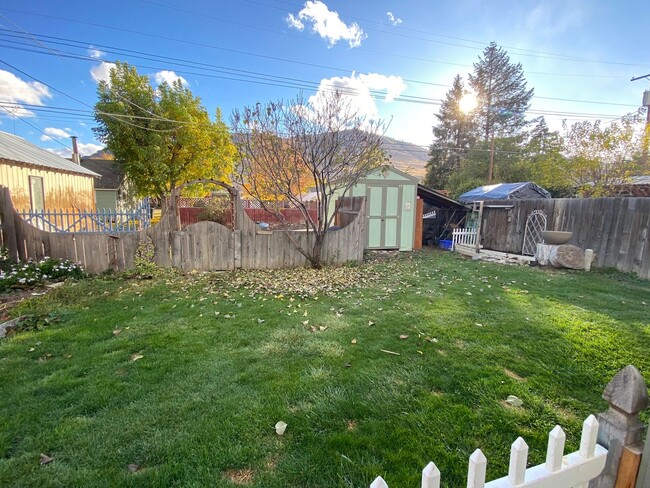 Building Photo - Cozy 2-Bedroom Home for Rent in Chelan, WA!