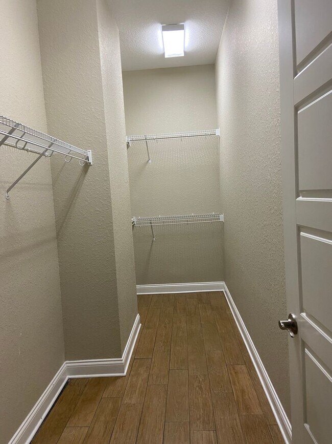 Building Photo - Park Place-310