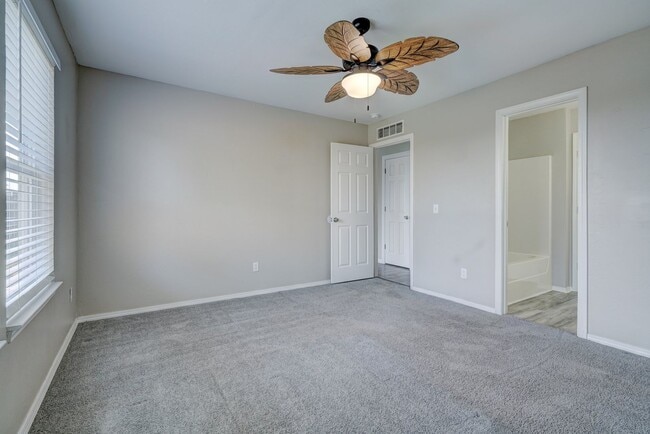 Building Photo - 10425 Aberdeen Dr