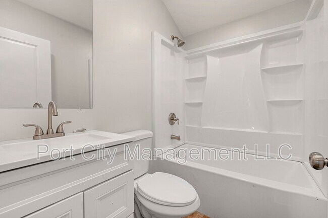 Building Photo - 832 N Marlyn Ave