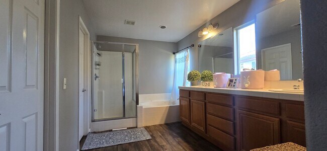 Building Photo - Beautiful Corner Home for Rent Sunnymead Ranch Location 3Bd/2.5Ba and BOUNS ROOM