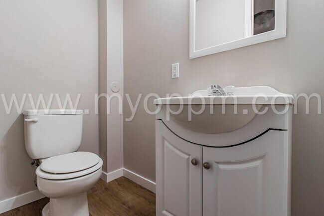 Building Photo - Beautifully Remodeled 3 Bedroom / 1.5 Bath Home | Millard