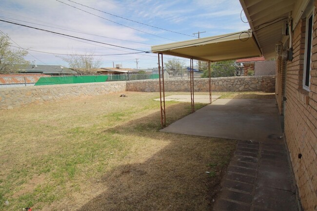 Building Photo - 5725 Waycross Ave