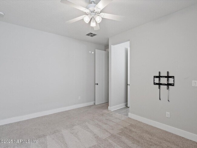 Building Photo - 746 Glenneyre Cir
