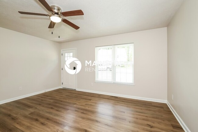 Building Photo - 821 Dogwood Cir