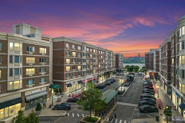 Building Photo - 509 River Rd