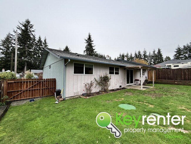 Building Photo - 7920-7922-7922 37th St Ct W