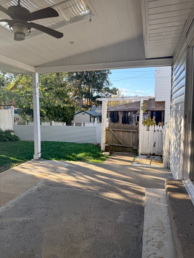 Building Photo - 3808 Ronnald Dr