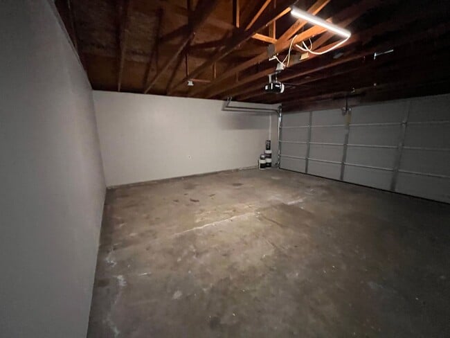 Building Photo - Remodeled cozy home in North Redding!