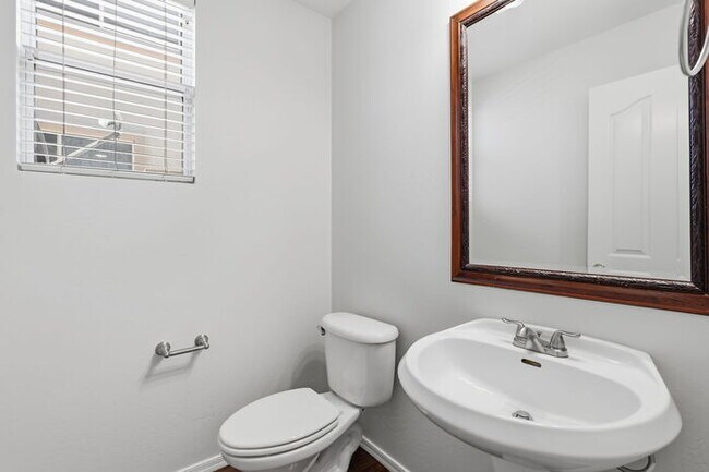 Building Photo - 4265 E Windsor Dr