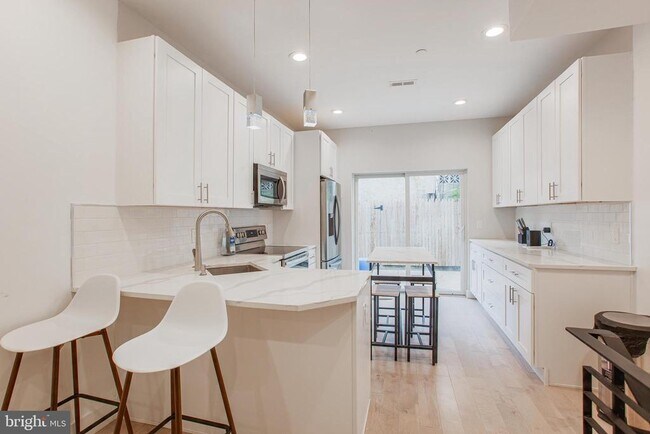 Building Photo - 2146 N Fairhill St