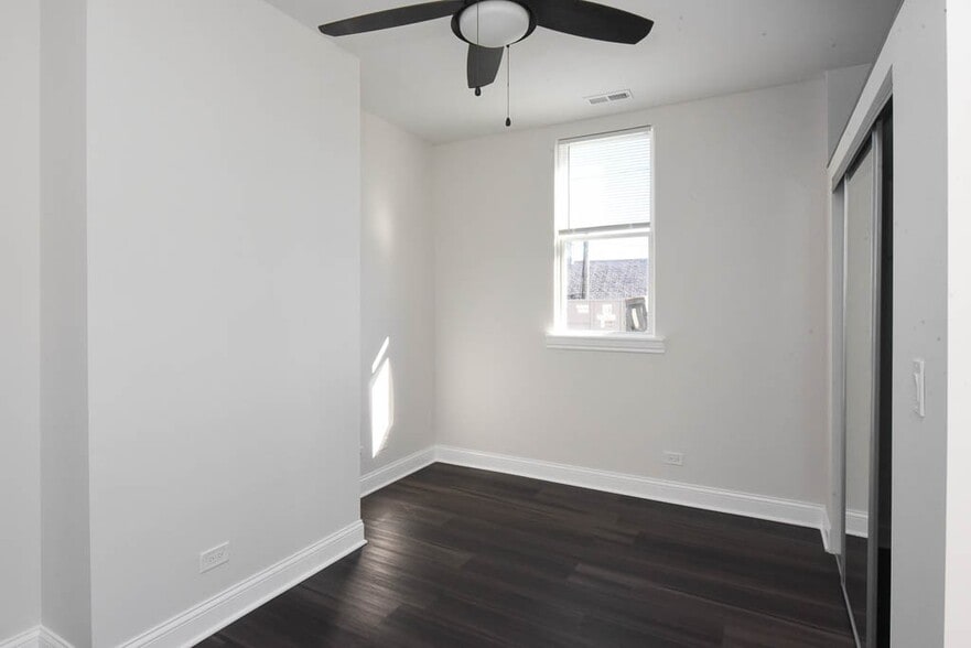 Building Photo - 4401 N Keeler Ave