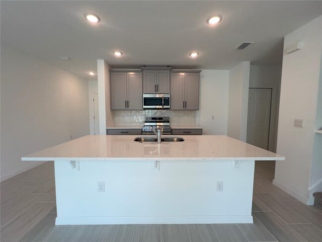 Building Photo - 490 Thompson Vlg Ave