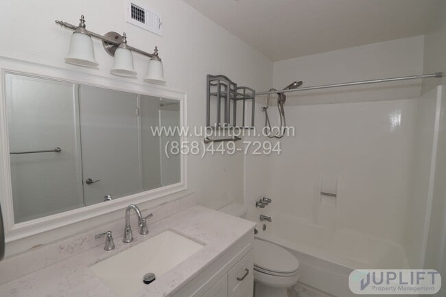 Building Photo - 2 bed 1.5 Bath Condo Available Soon