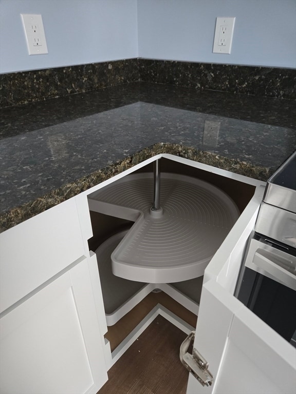 Building Photo - 715 River St