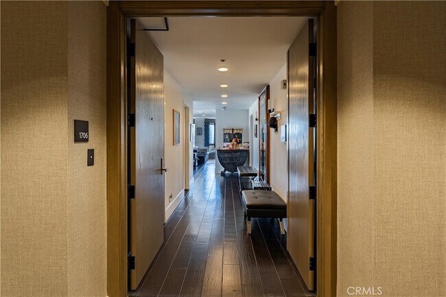 Building Photo - 10560 Wilshire Blvd