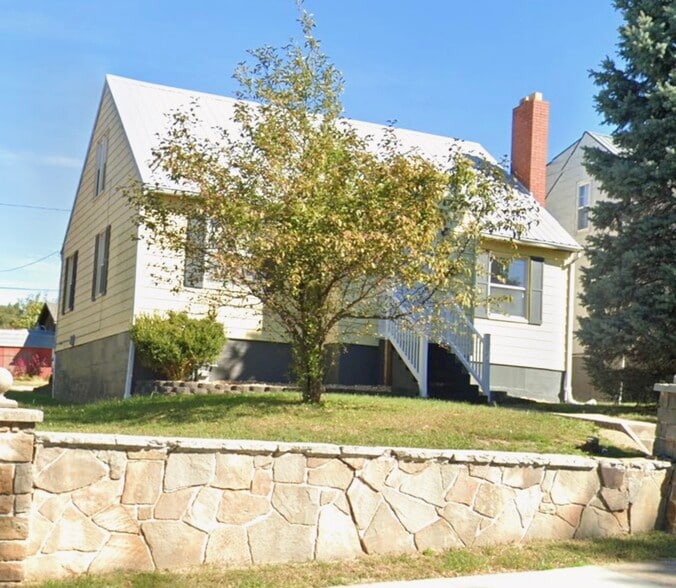 Building Photo - 609 E 12th St