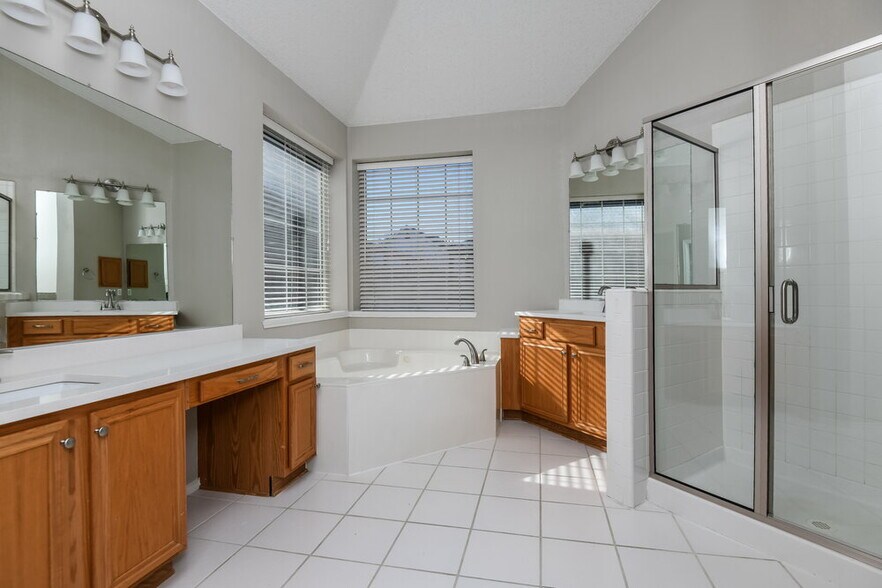Building Photo - 6920 Field Lark Dr