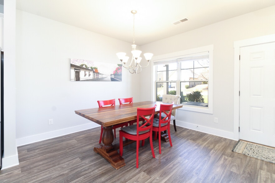 Building Photo - 421 Park W Blvd