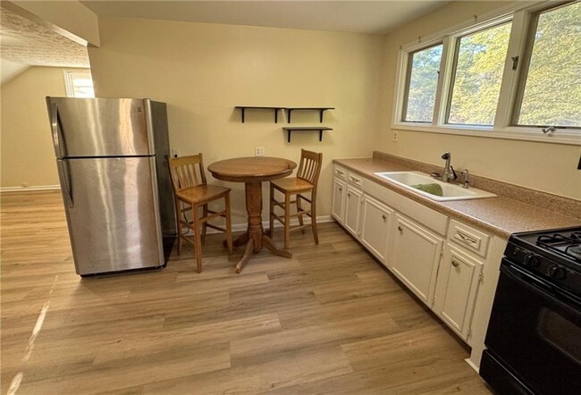 Building Photo - 3043 Wells St