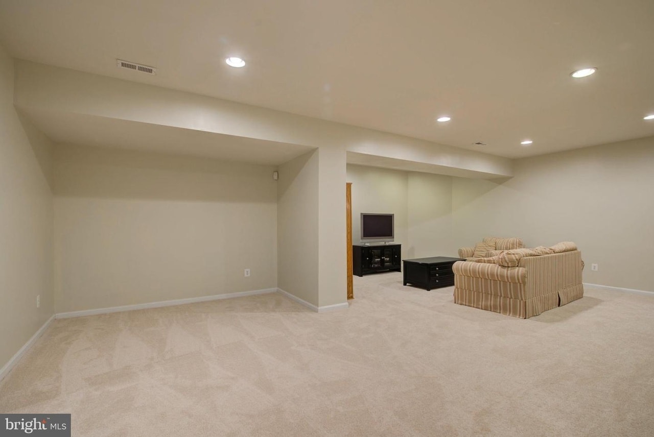 Building Photo - 1804 Woods Edge Dr NE