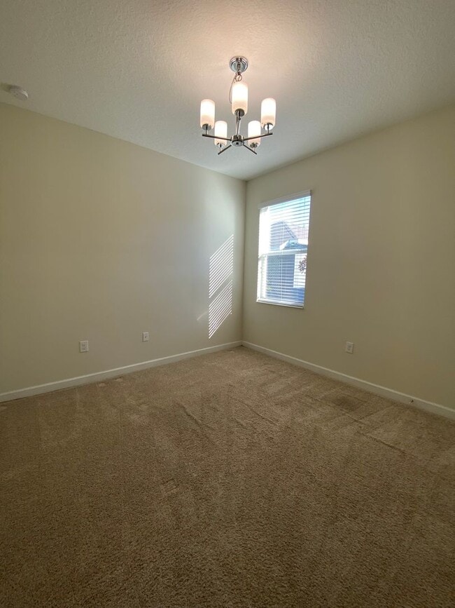 Building Photo - Spacious 4-Bedroom Home in Prime Winter Ga...