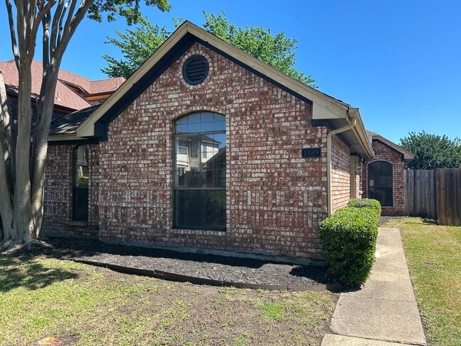 Building Photo - Interested in this home? You clearly have exceptional taste!