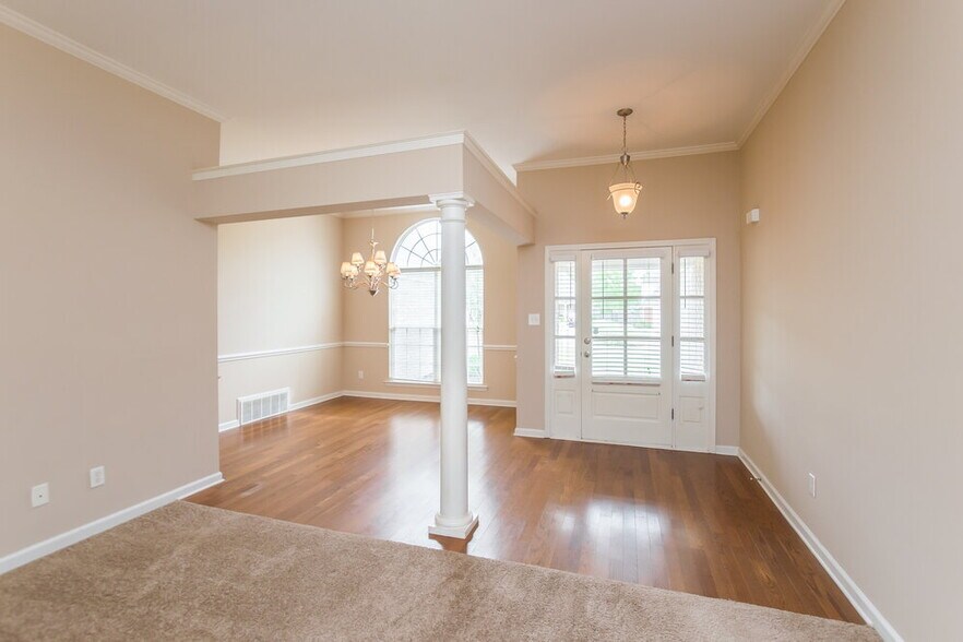 Building Photo - 5837 Stonewall Dr