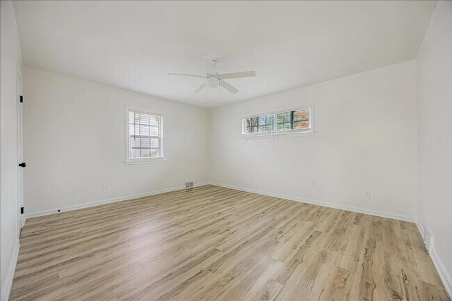 Building Photo - Newly Renovated Home for Rent in Great and Quiet Neighborhood!