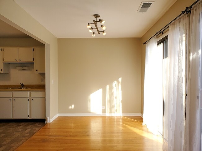 Building Photo - 733 Plum Tree Ct